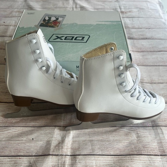 DBX Youth Traditional Ice Skate ‘20 Shoe Size:5 Skate size: 4 - Picture 5 of 5